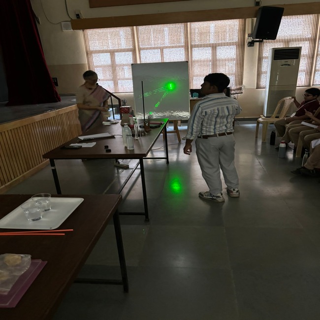 Middle School attend a hands'- on Physics workshop