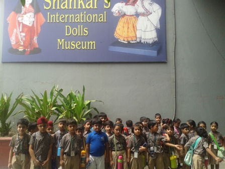 Visit to the Dolls' Museum, class 1.