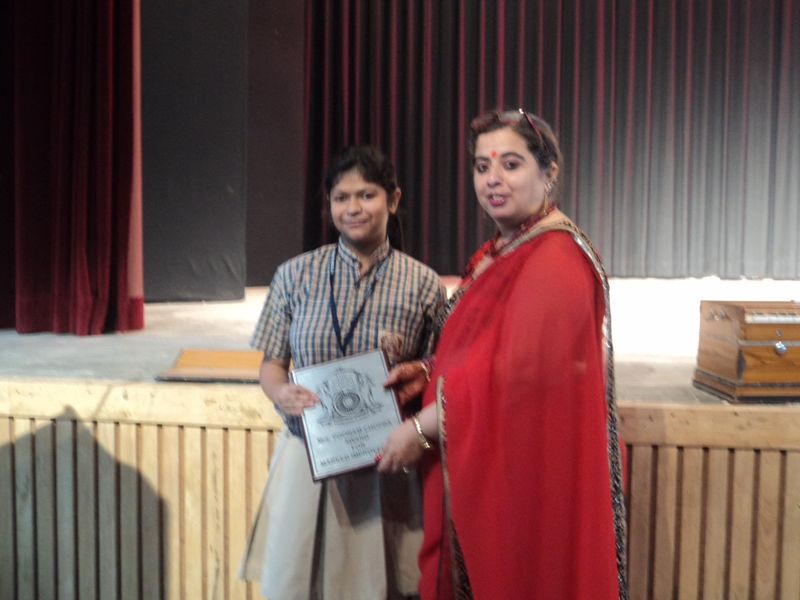 Mrs. Poonam Chopra Award' 13 for Pritha Ray, class 11.