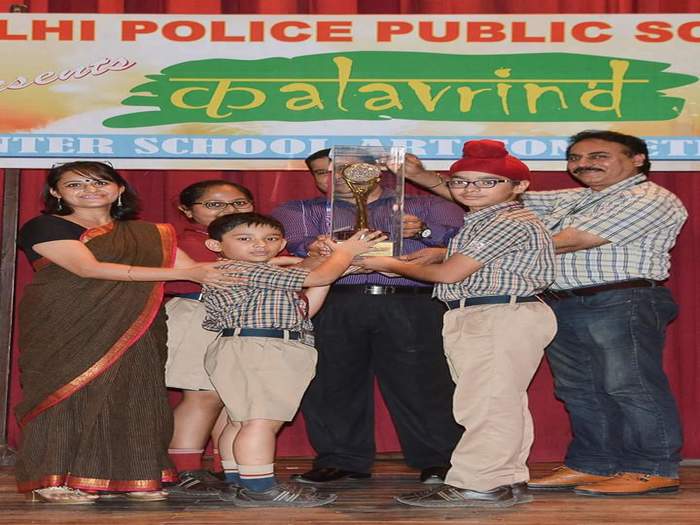 Best School and other Honours at Kalavrind