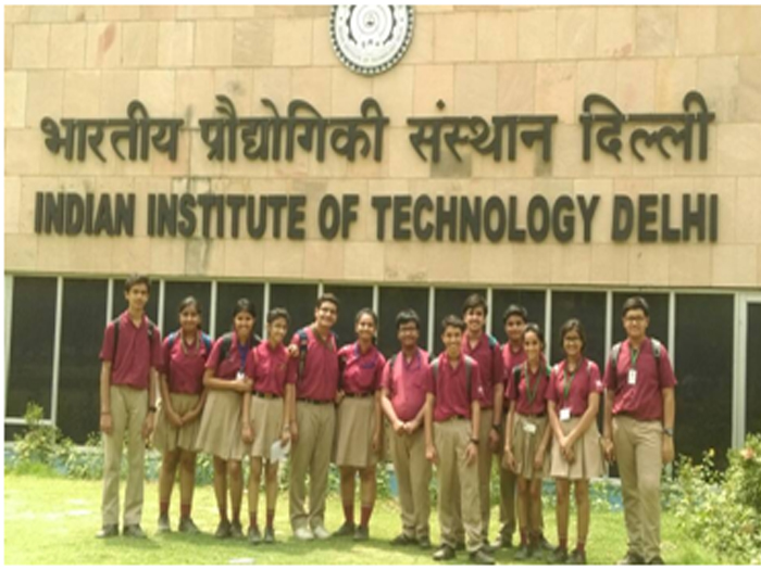 Senior science students visit the 13th IIT Open House