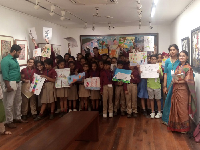 Experience of art at a gallery for Primary