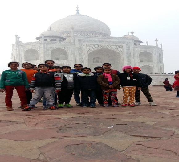 Excursion to Agra for classes IV and V