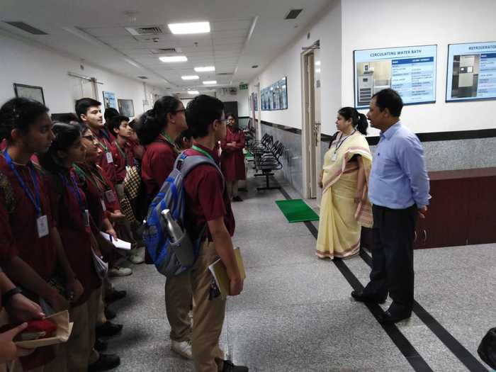 Visit to view the Electron Microscope Facility at AIIMS 