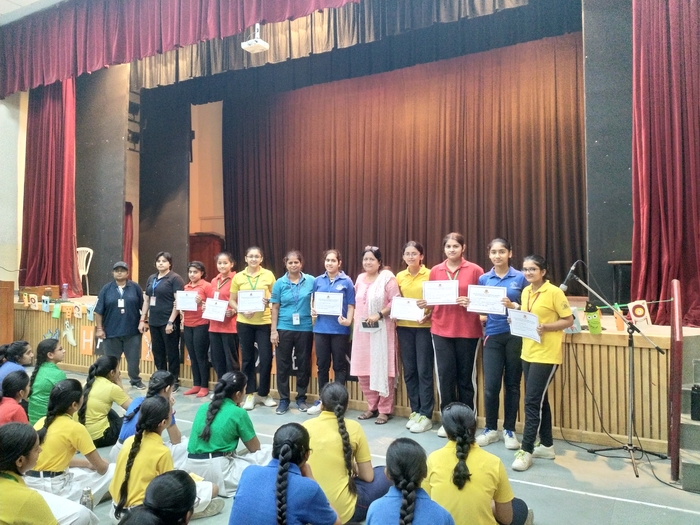 Training in Self Defence techniques by the Delhi Police for girls of classes 8-10         