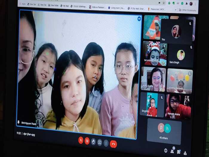 Virtual classroom on Christmas with peers in Vietnam, for Pre primary  