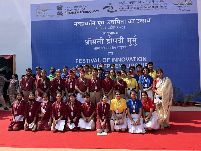 Visit to the festival of innovations at Rashtrapati Bhawan for classes 9-11